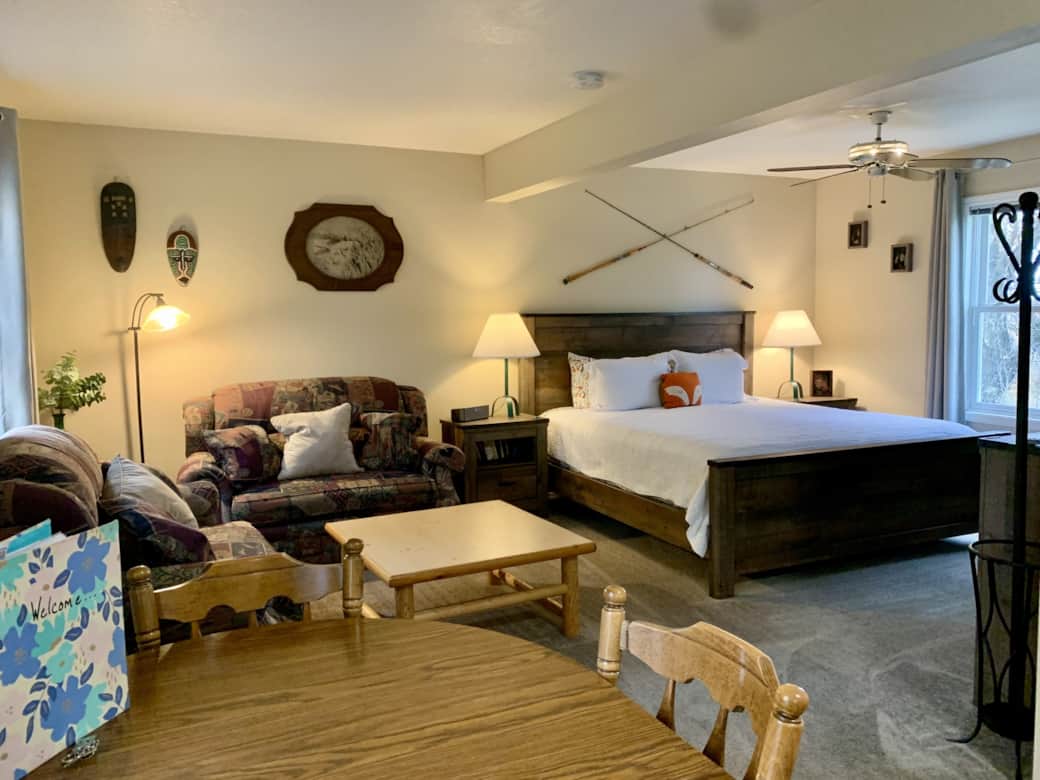 King bed and sitting area