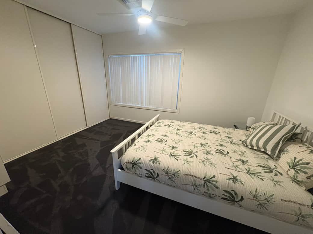 A very comfortable bed and blanket - Bedroom 3