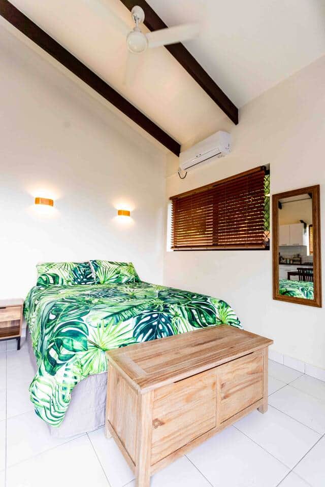 Beautyrest Queen Bed, overhead fan and air-conditioning. Trunk hosts extra towels, face cloths, hand towels and beach towels.