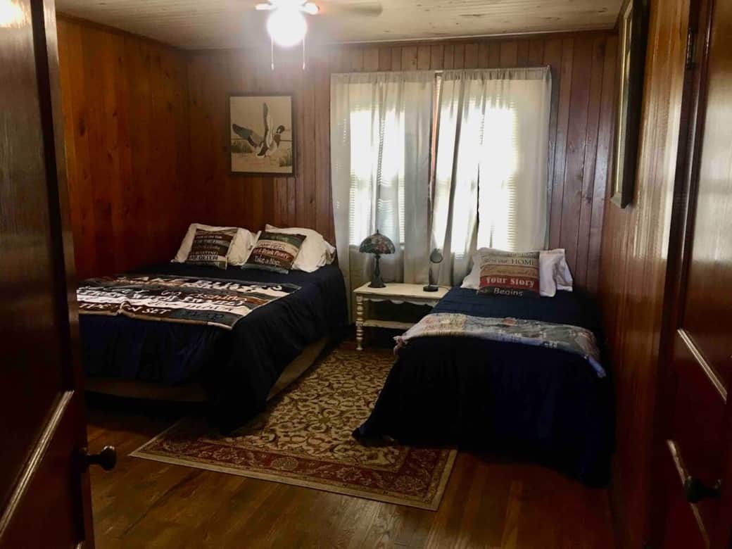 Main bedroom. 1 queen and 1 twin