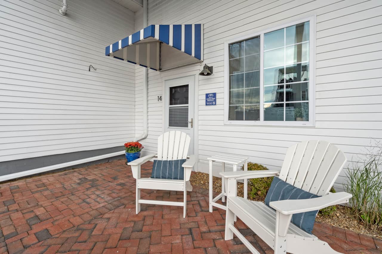 Patio right outside your door!