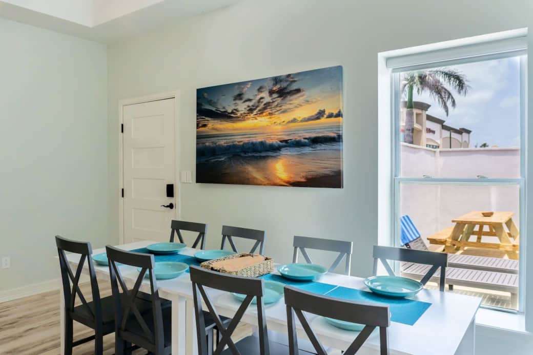 Large dining seats 8 for you and your guests to enjoy a comfortable dinner and fun view over your own pool with your family.