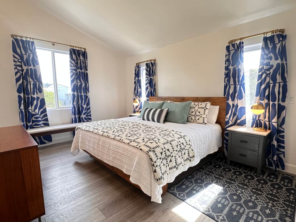 Upstairs Bedroom - King Bed