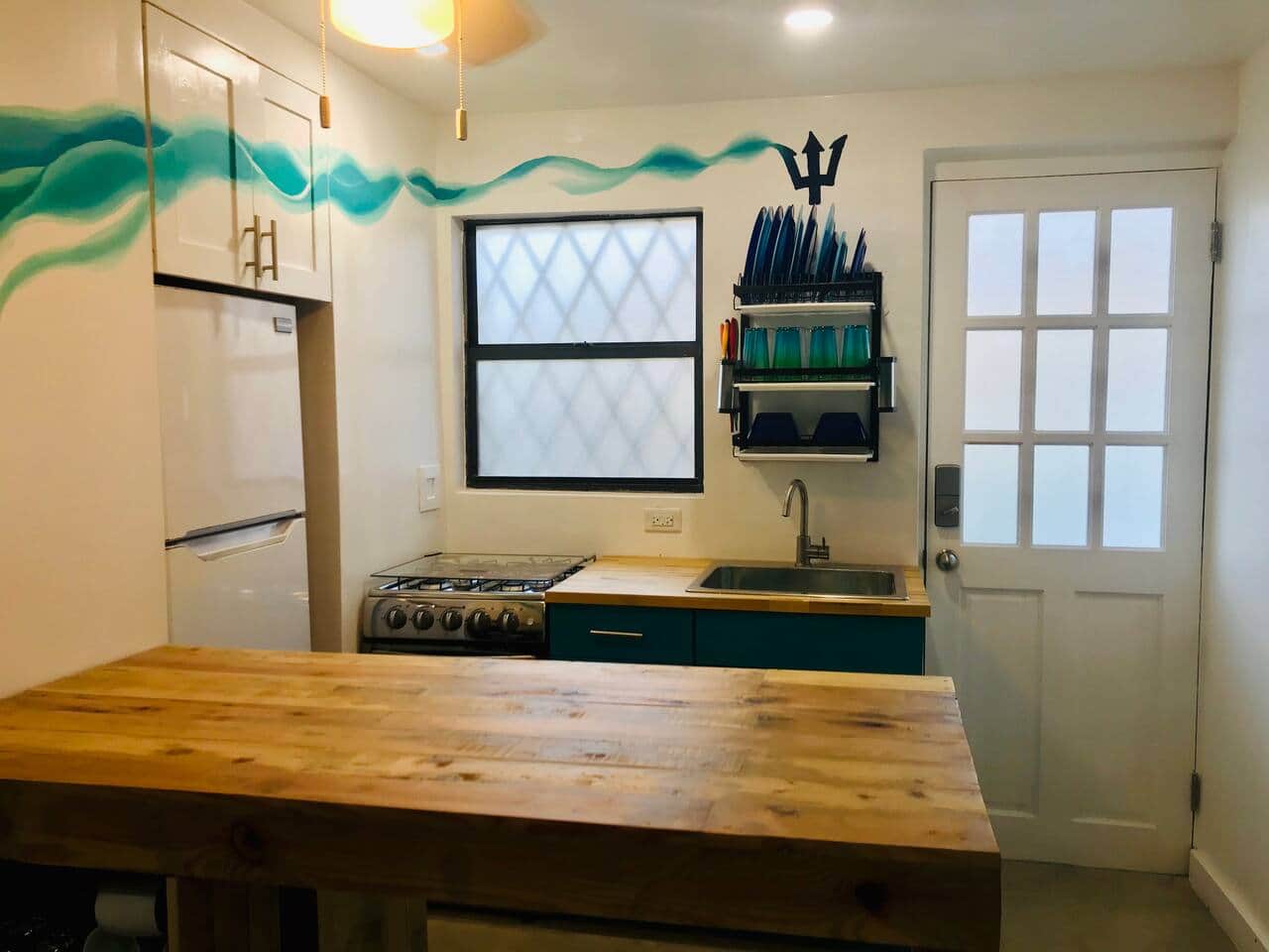 Eat in kitchenette 