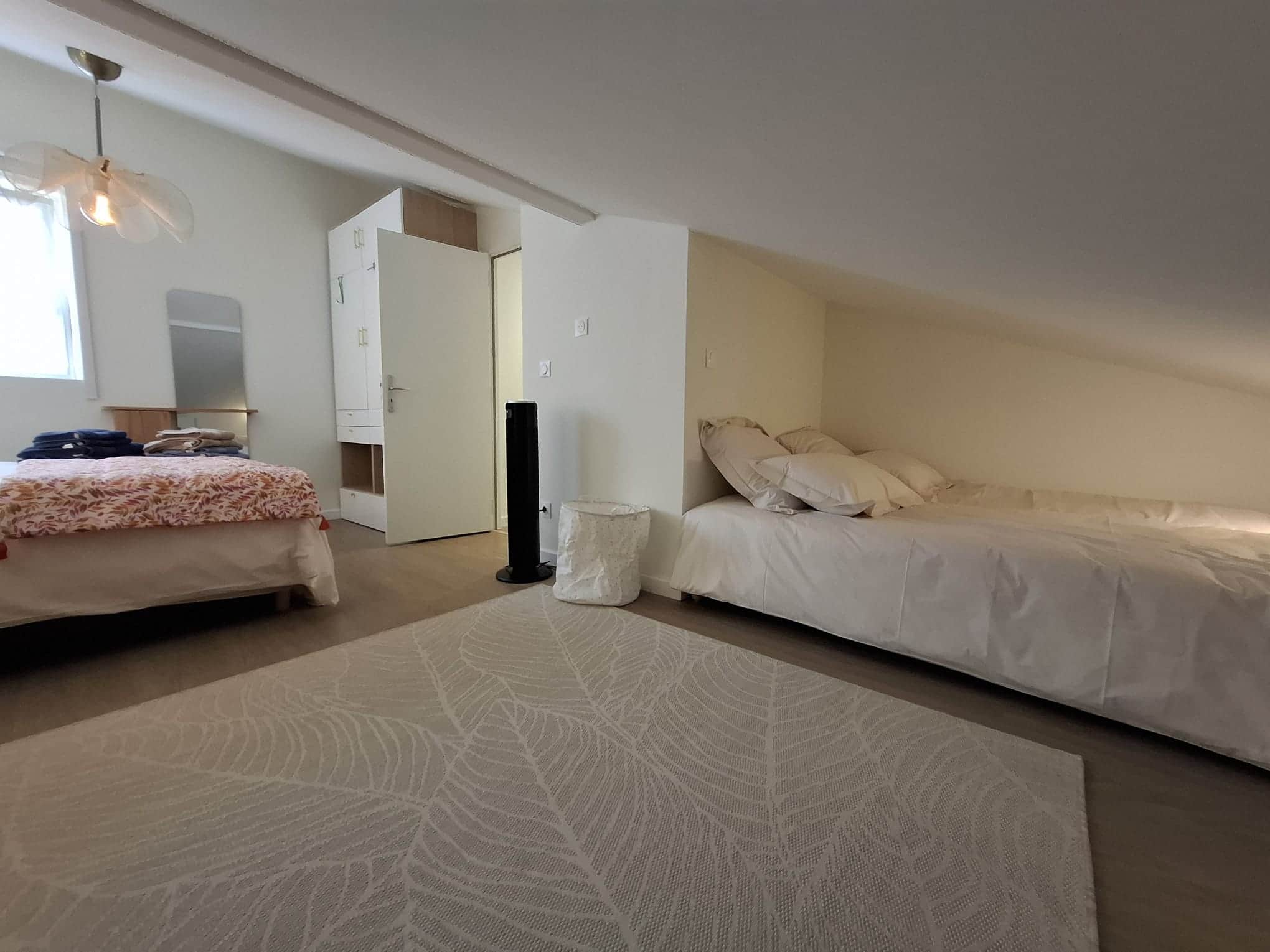Chambre 3 étage lit Queen size et 2 lits individuels.jpeg