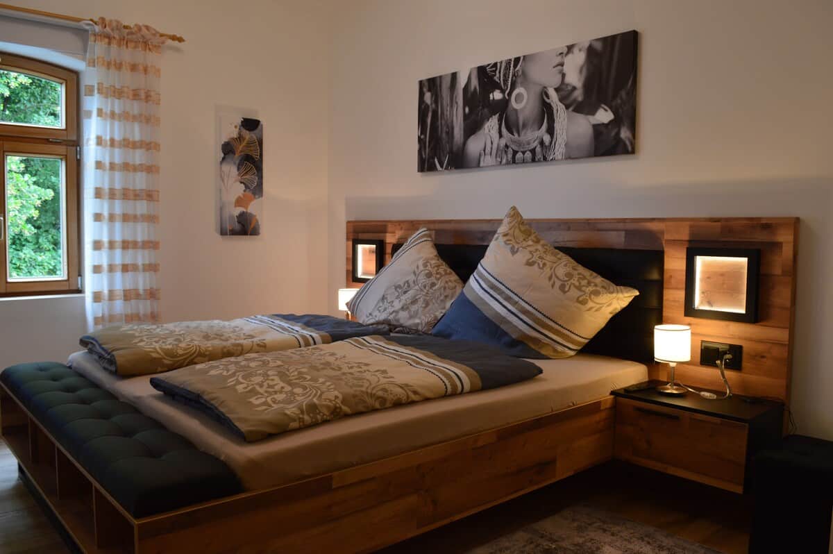 Schlafzimmer 1