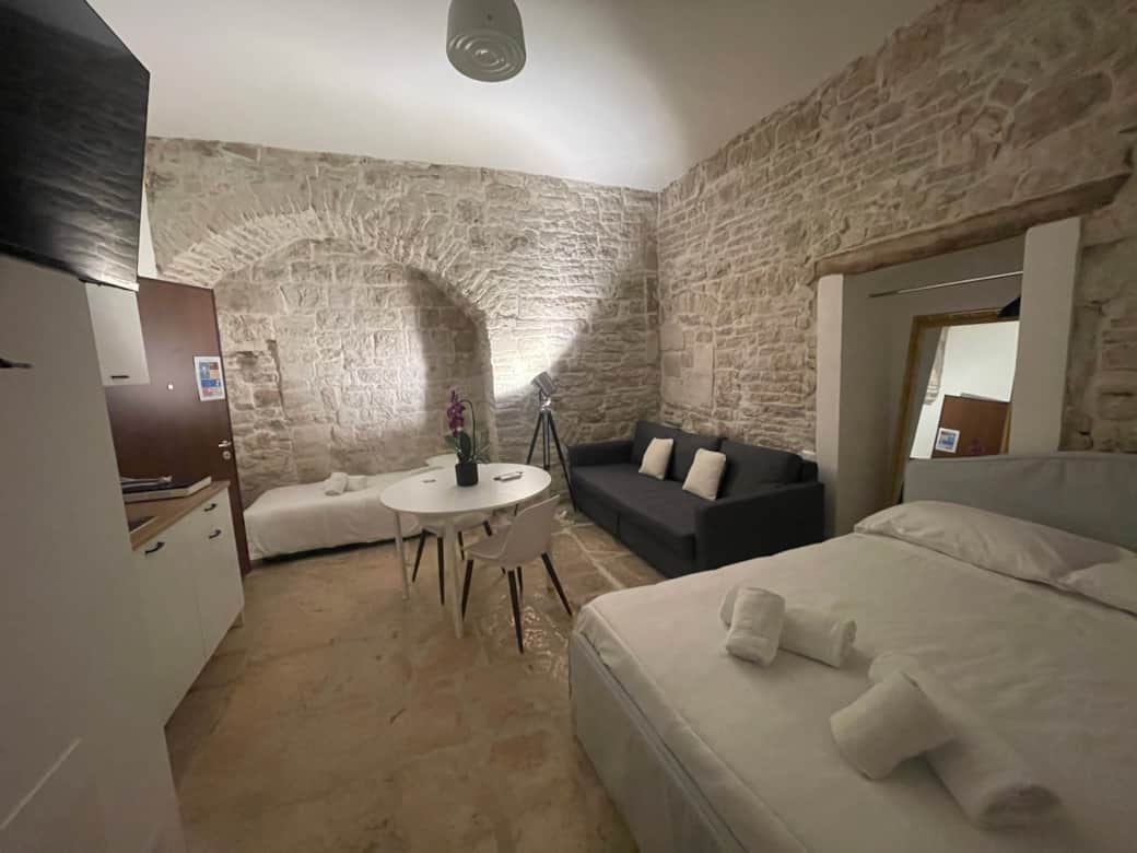 1 floor room and light