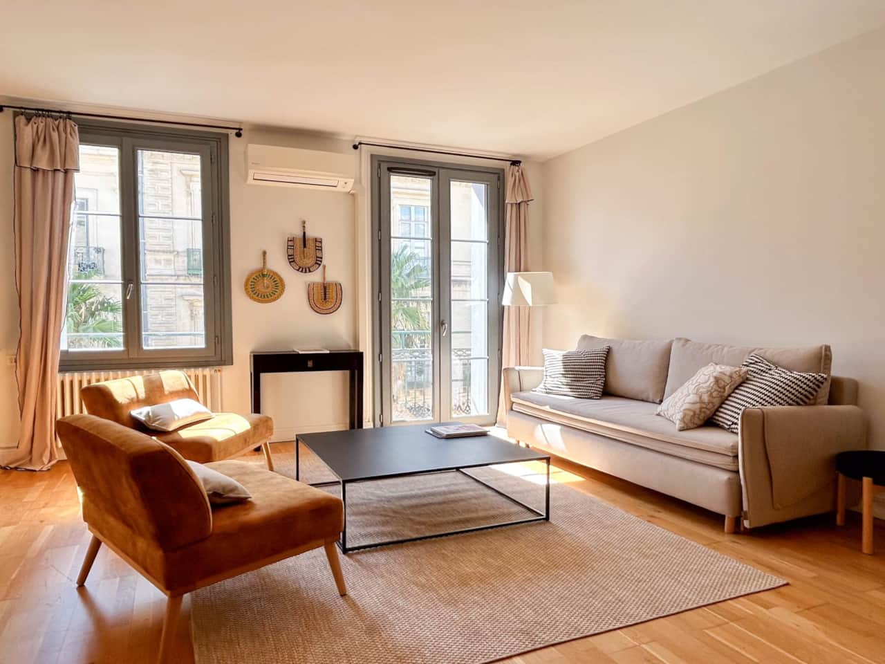 Salon avec canapé convertible - climatisation