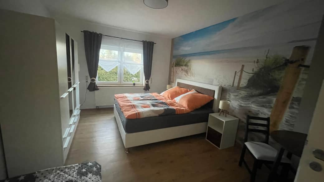 Schlafzimmer 1