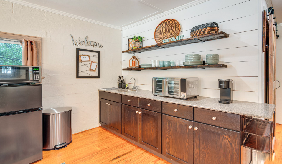 4 Kitchenette
