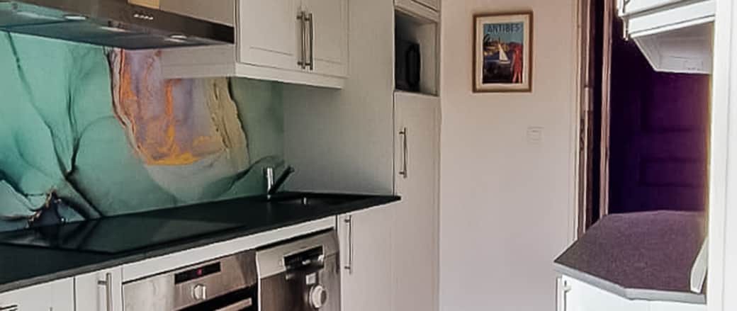 Modern Kitchen (Dishwasher)