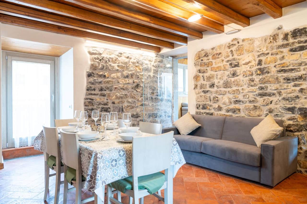 Tavolo dove pranzare e cenare in compagnia
