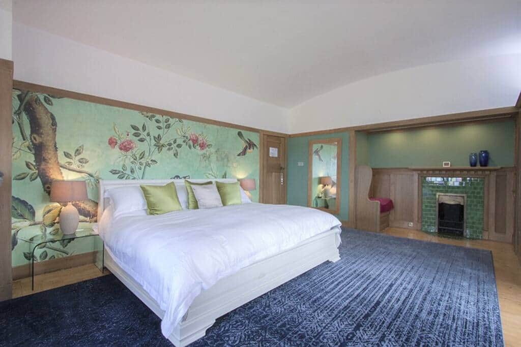 Chinese Room with Emperor Bed