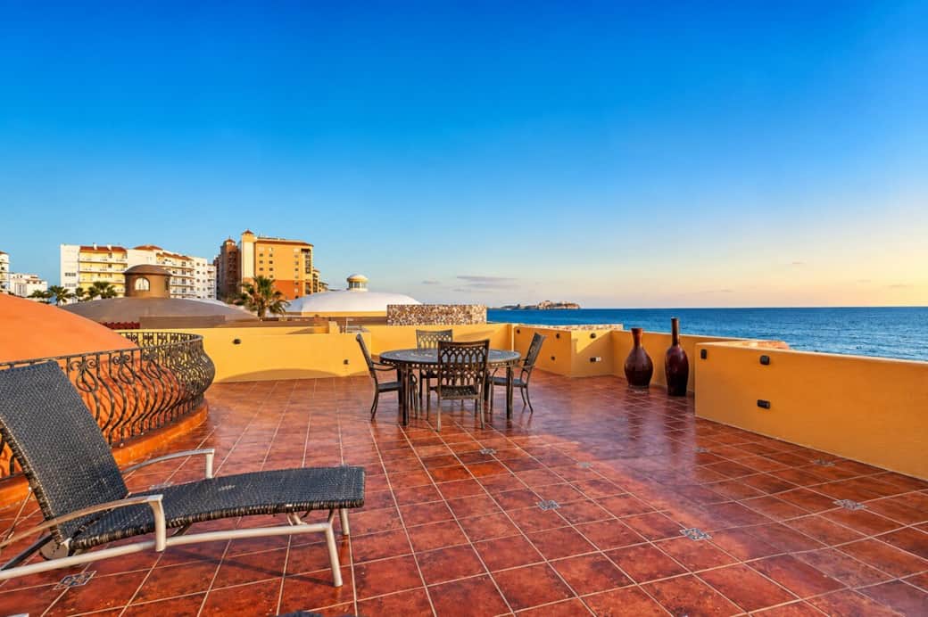 Private rooftop deck — perfect for morning coffee, Sandy Beach views, and gorgeous ocean sunsets.