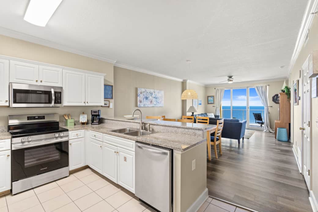 Kitchen/Dining/Living Kitchen/Dining/Living