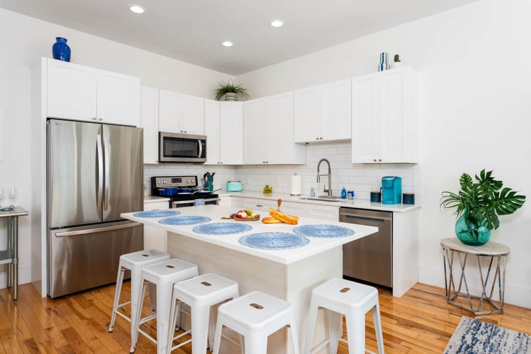 Fully stocked kitchen with stainless appliances—cook real meals or easy family breakfasts.