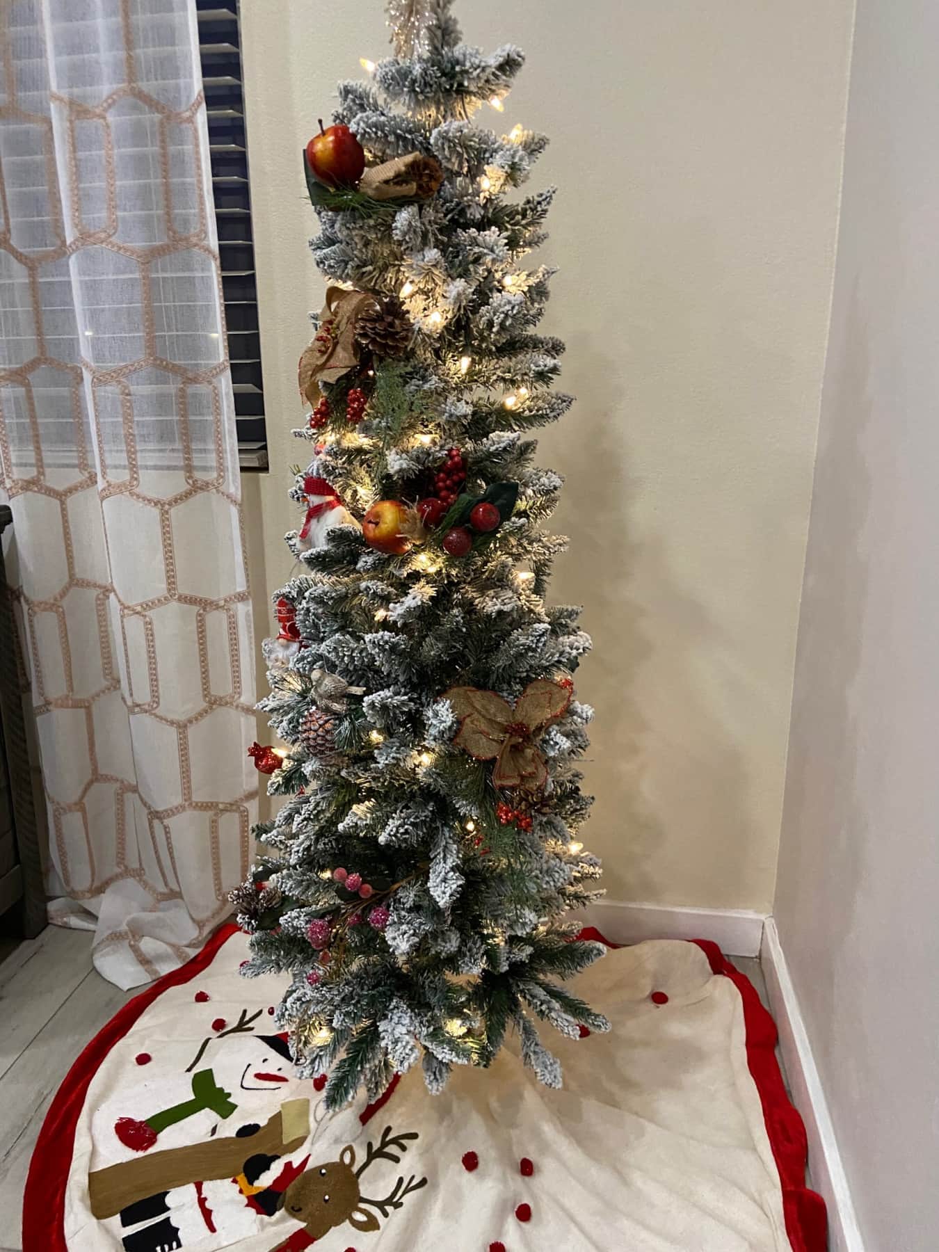 https://l.icdbcdn.com/oh/2319580f-4a88-445b-a35a-b4a98669d848.jpg?w=2080-19