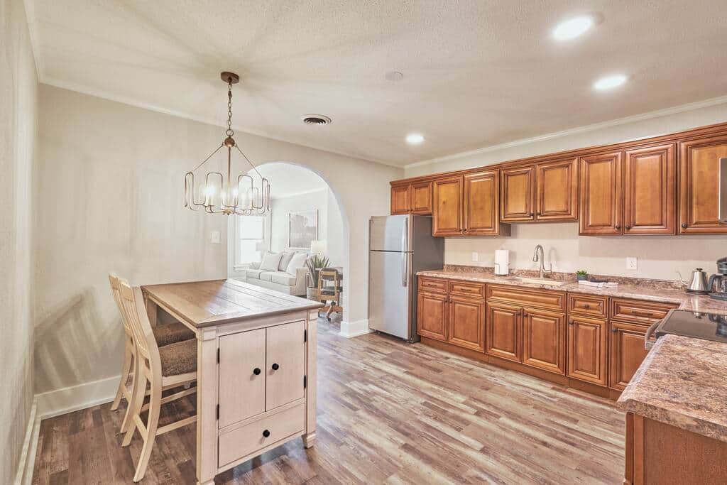 Sharp knives, cutting boards, cookware, and coffee: Our kitchen is fully equipped!