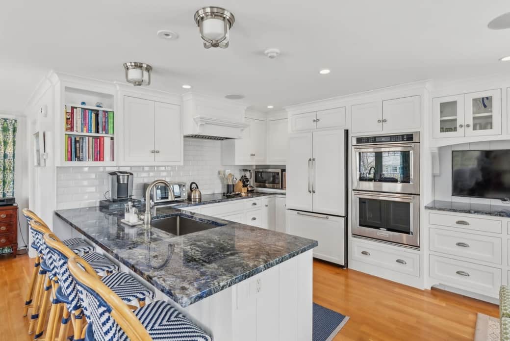 The chef's kitchen is the perfect space for preparing meals. The chef's kitchen is the perfect space for preparing meals.