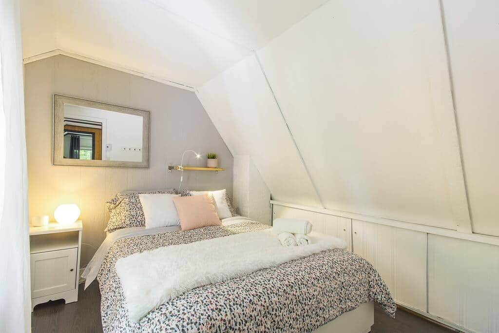 Chambre 1, propre et douillette à l'étage