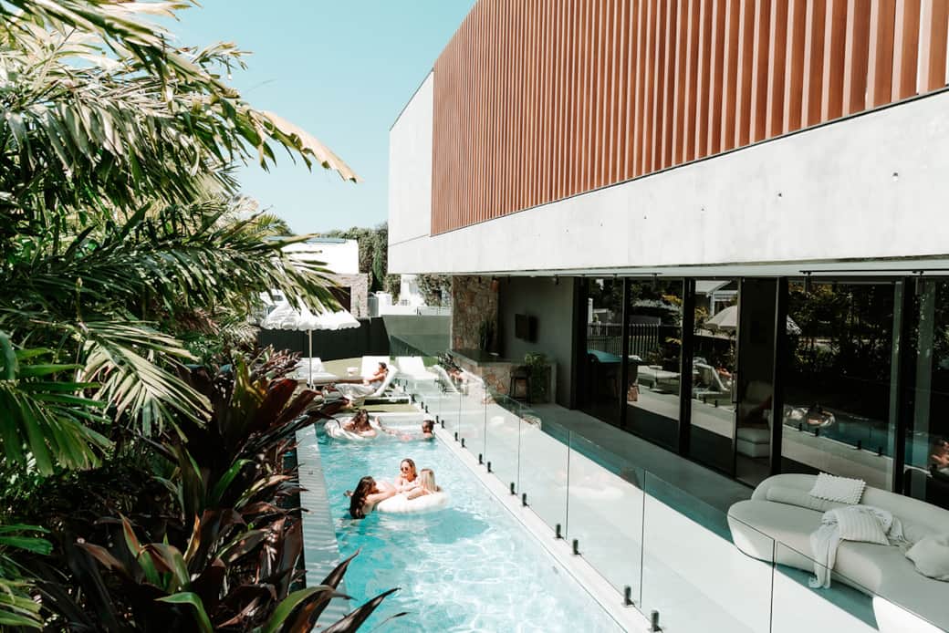 Mana Beach House - Heated pool and outdoor bar