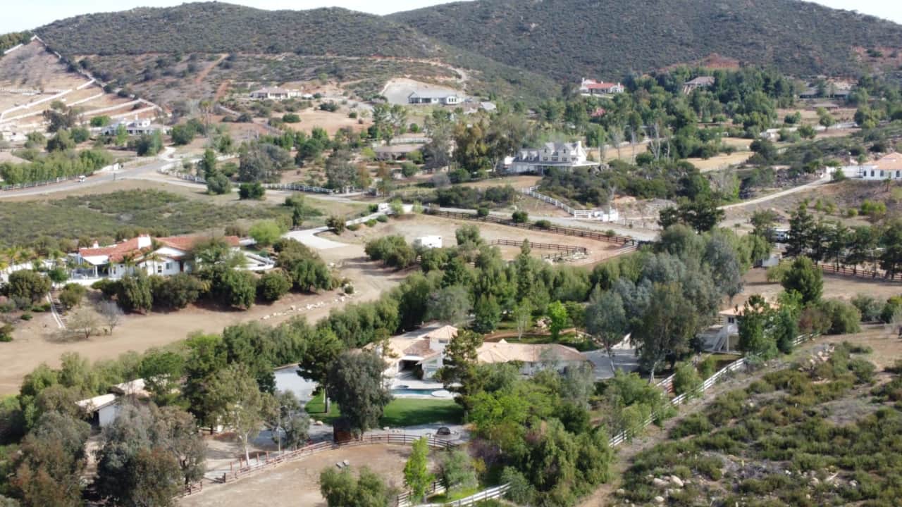 Located in the very Heart of La Cresta