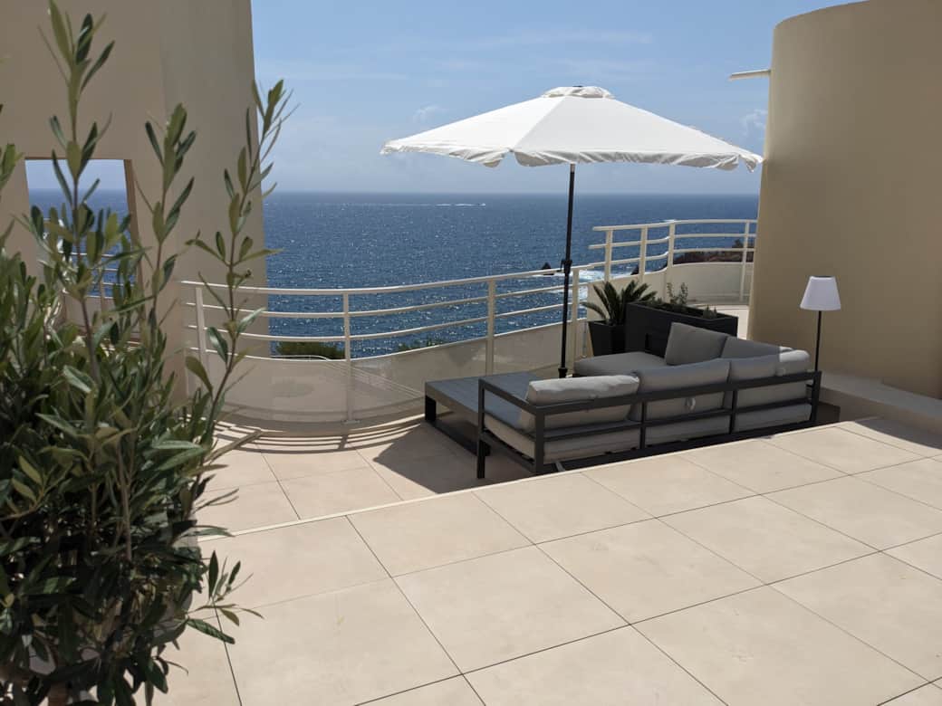 Grand solarium - toit terrasse avec vue panoramique