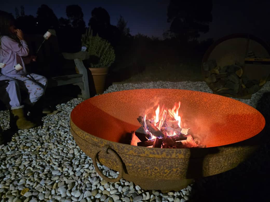 90cm dia firepit with stainless steel grill, emberguard screen and table top