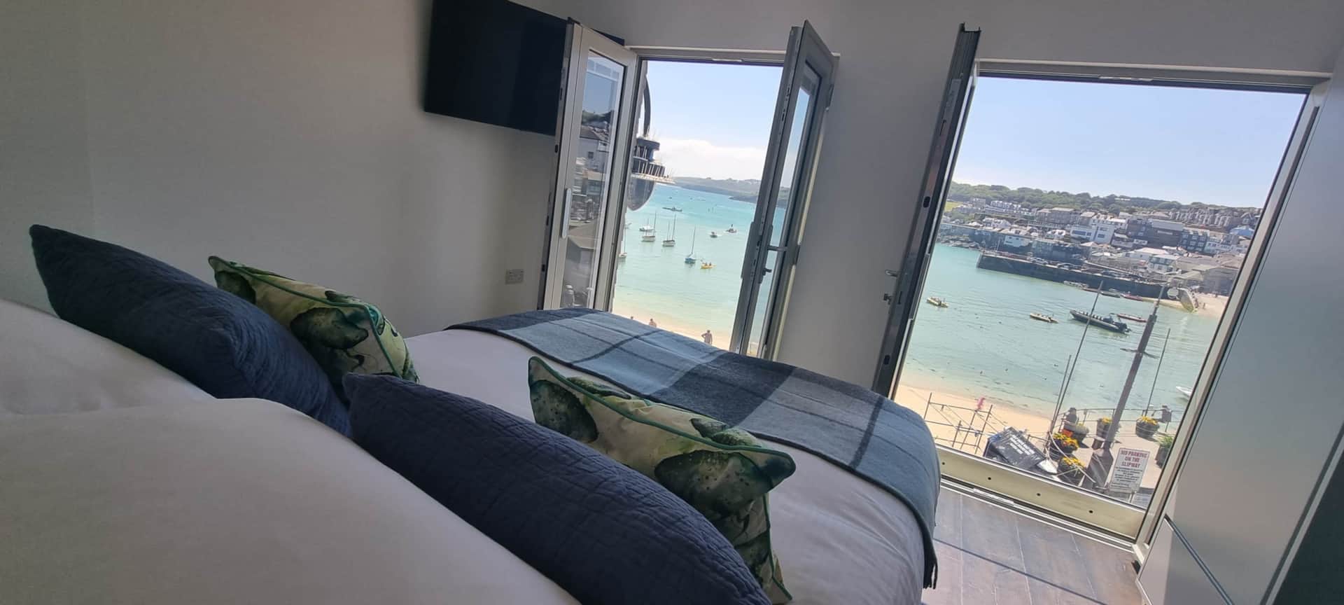 Chy Mor Apartment 2 Overlooking St. Ives Harbour Apartment in Saint