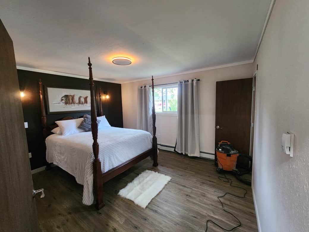 Master bedroom Master bedroom