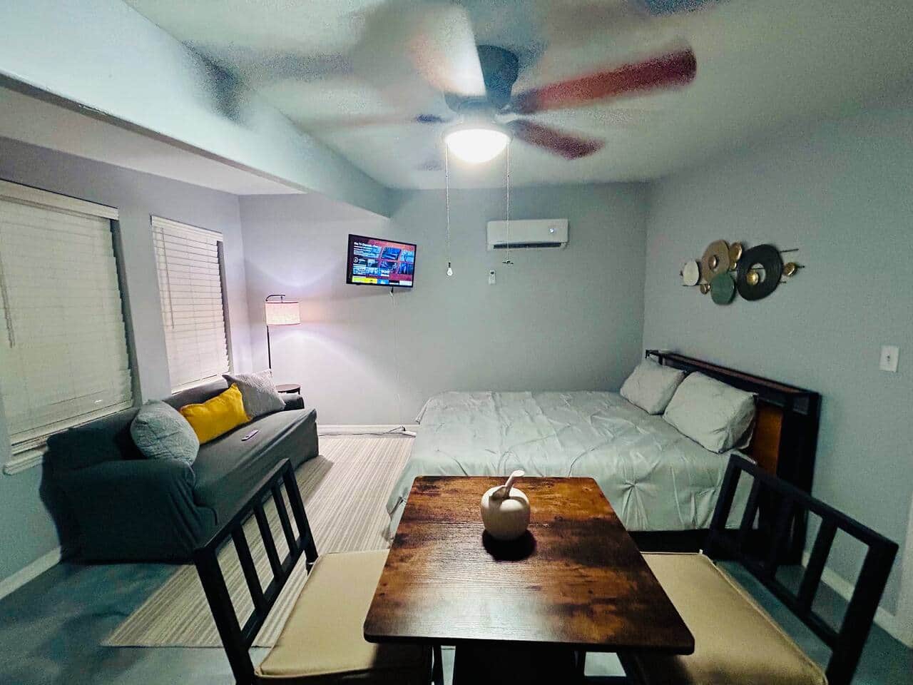 Sleeping and Sitting Area