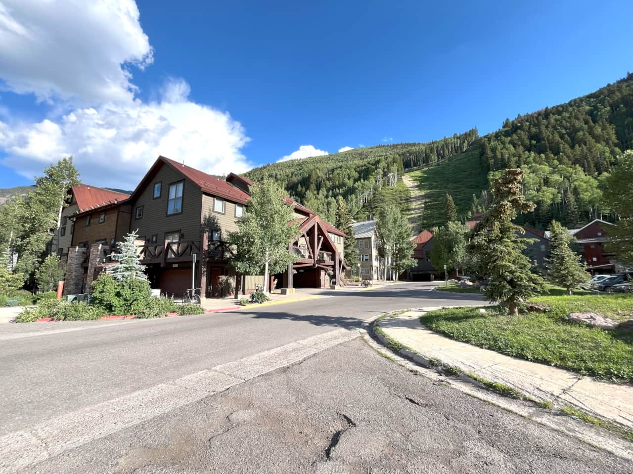 Perfect ski-in/out location at lift 7 - and a short walk to downtown!