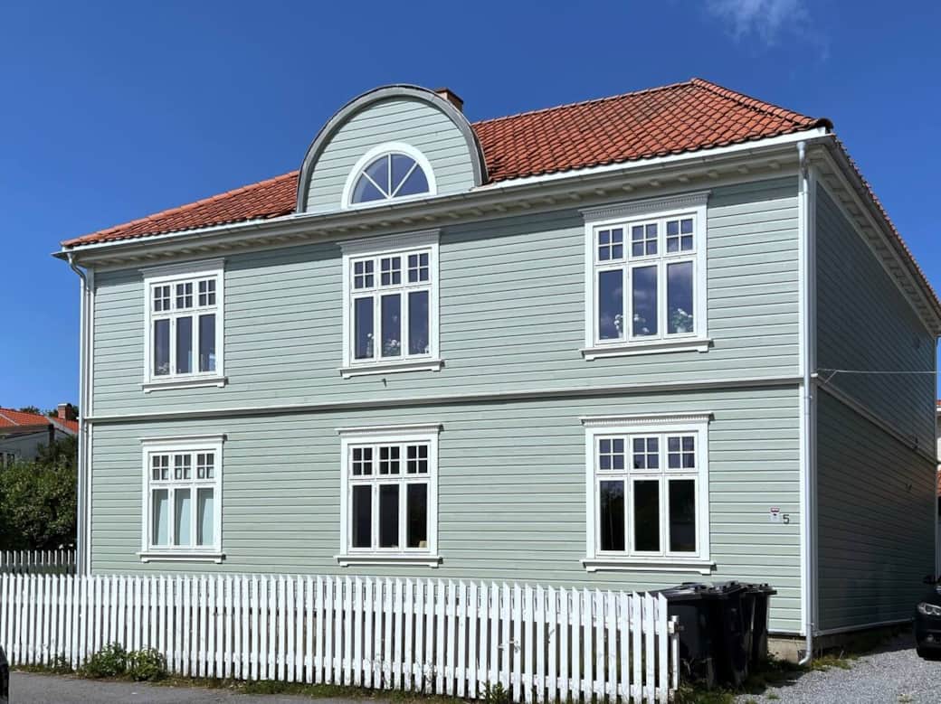 Facade. The apartment is on the 1st floor of the house Facade. The apartment is on the 1st floor of the house
