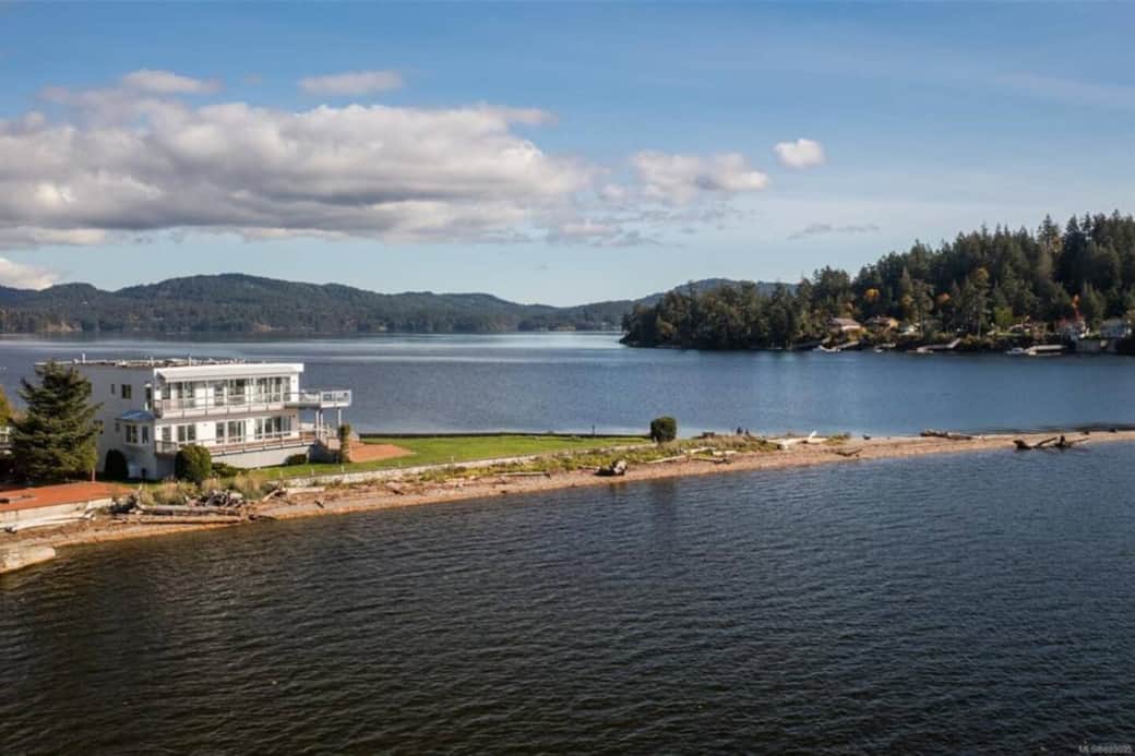 The perfect getaway for any group or the extended family looking to escape the city, and enjoy all the natural beauty.