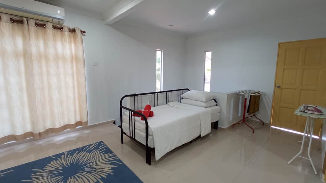 1 single bed with underbed