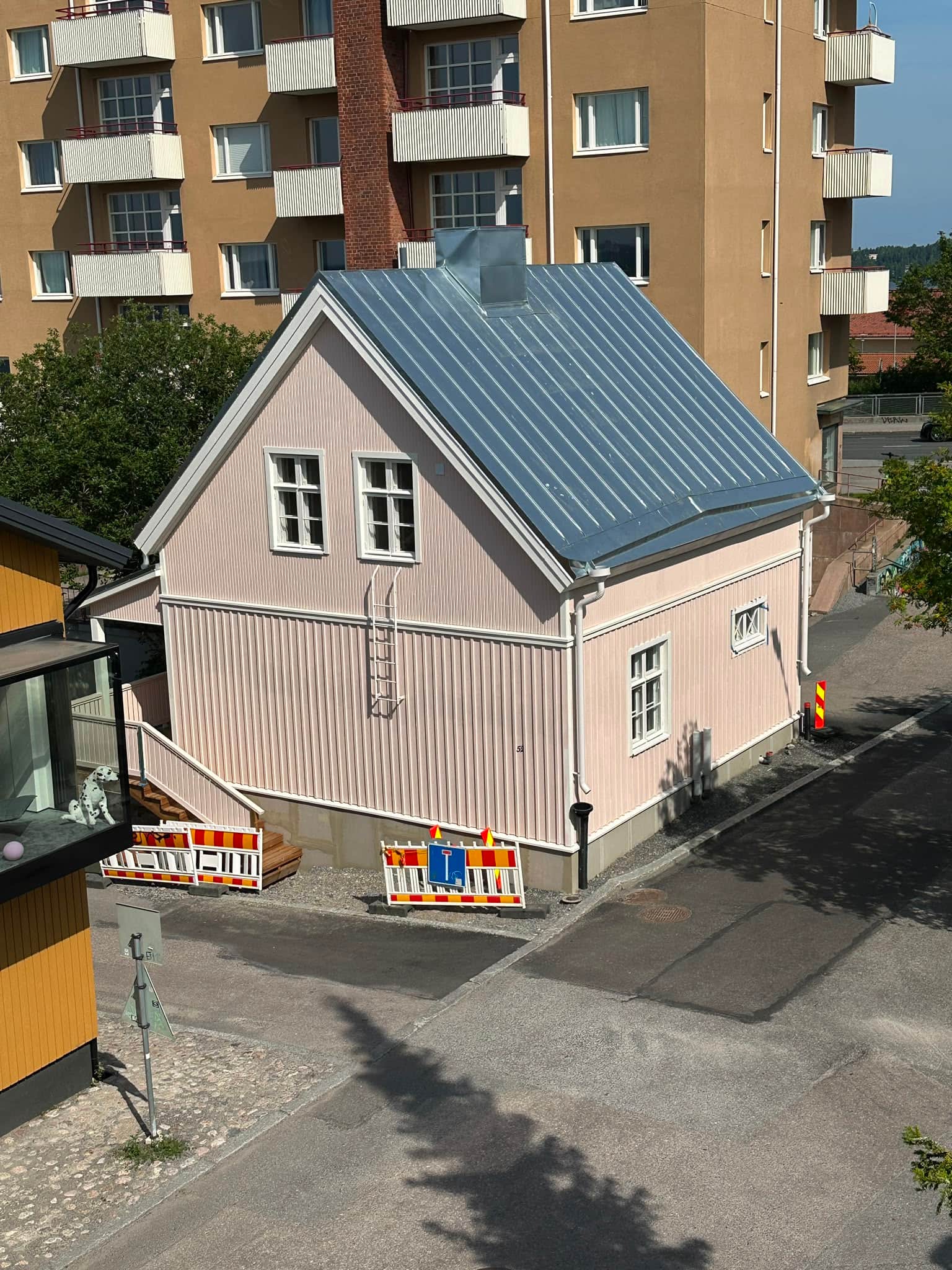 https://l.icdbcdn.com/oh/23b217c0-8d51-4edb-b755-3d4501976c8c.jpg?w=2080-0