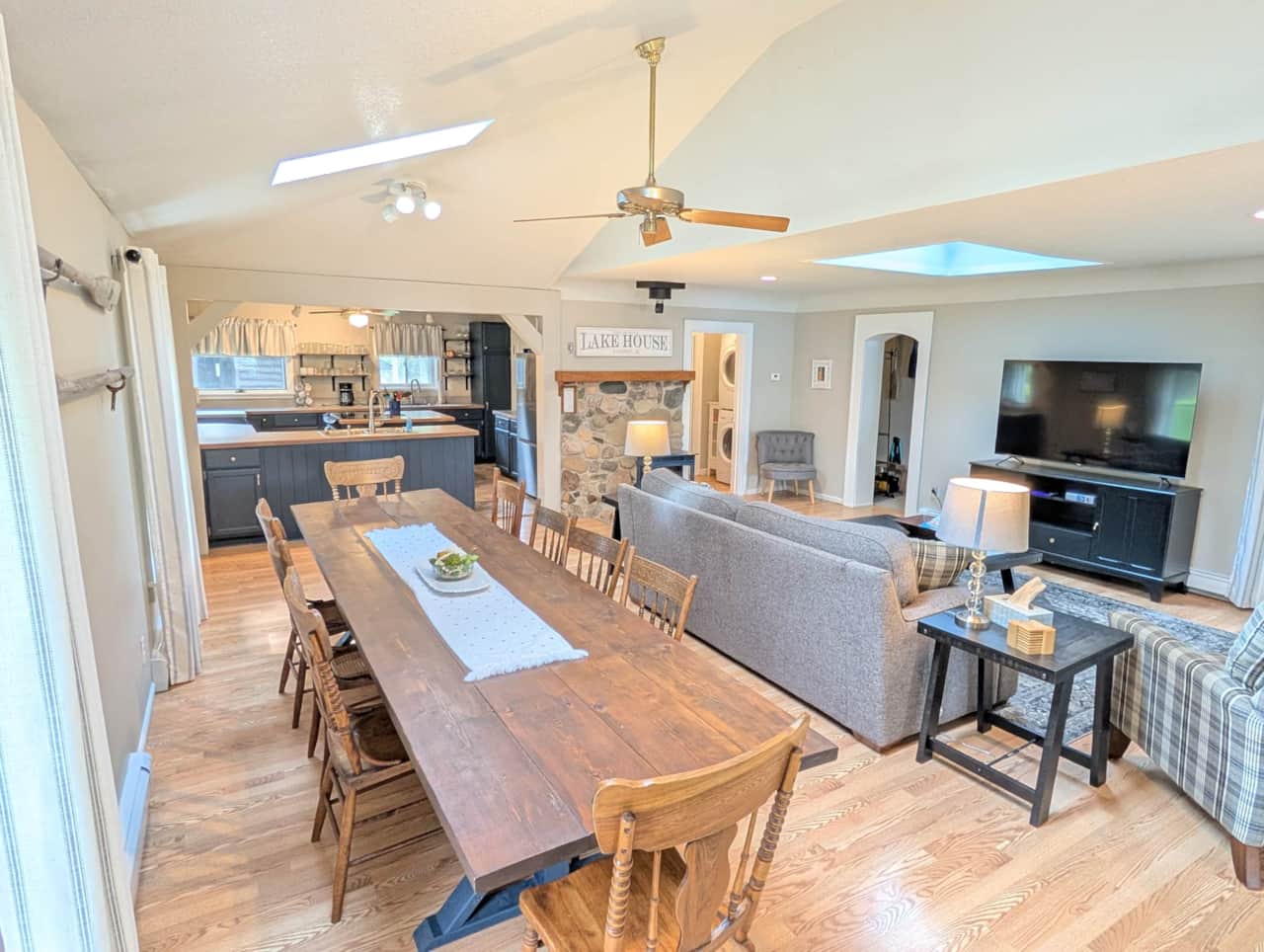 Captain's Quarters - Dining Room