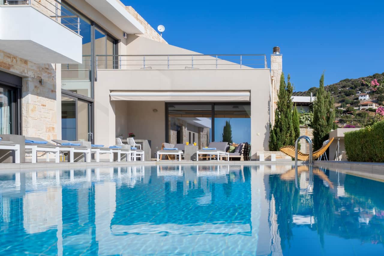 Villa Karga pool area