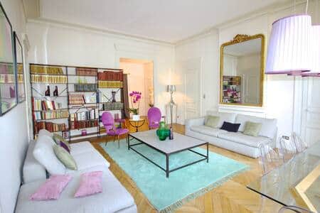 Grand salon et ses canapés