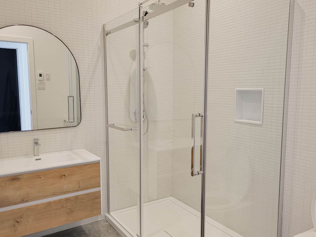 Charlevoix Chalets Le Ruisseau Bathroom Shower 31