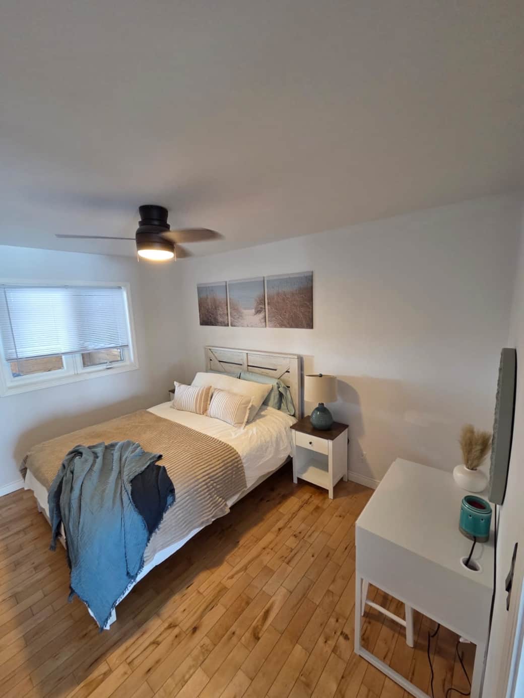 Bluffs Room (downstairs)