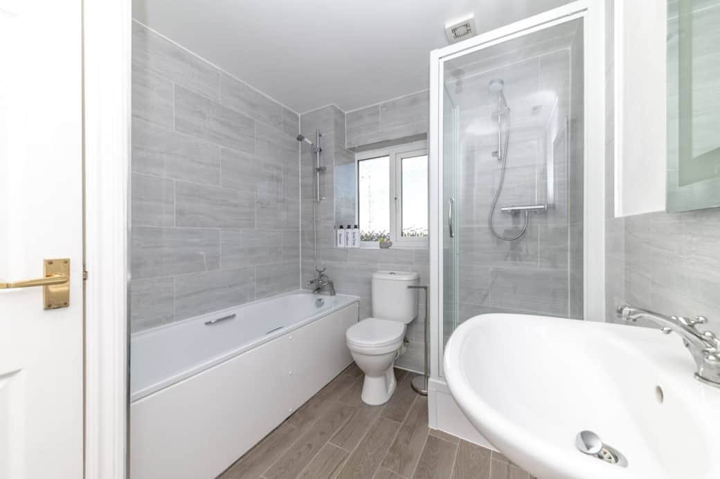 Modern bathroom Bedford