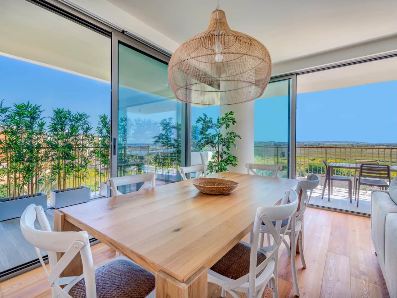 beachfront bliss & spa | dining area