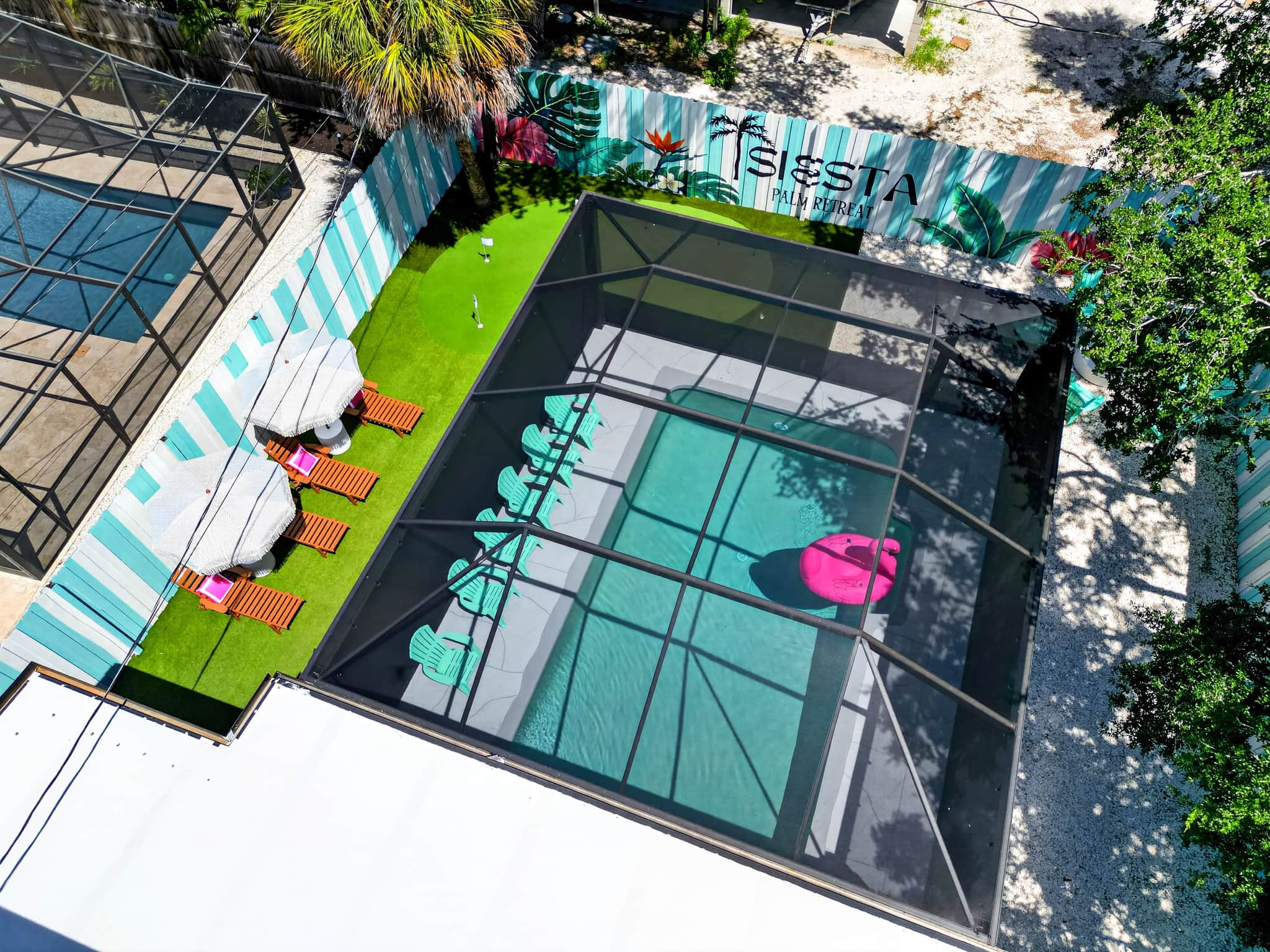 ・Sleeps 16 ・4 Bedrooms ・2.5 Bathrooms ・Sleeps 16 ・4 Bedrooms ・2.5 Bathrooms