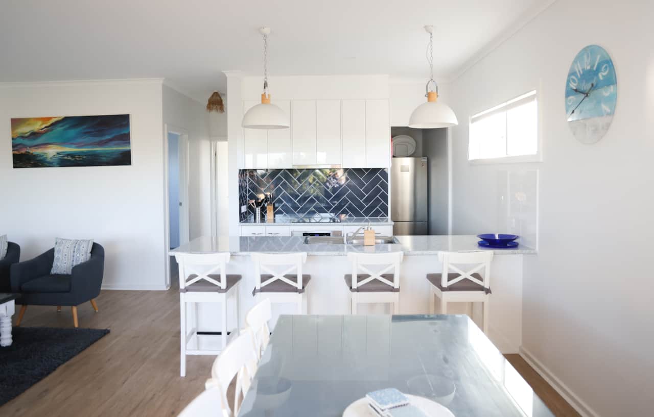 Robe Accommodation Jonas Blue Sleeps 10 
