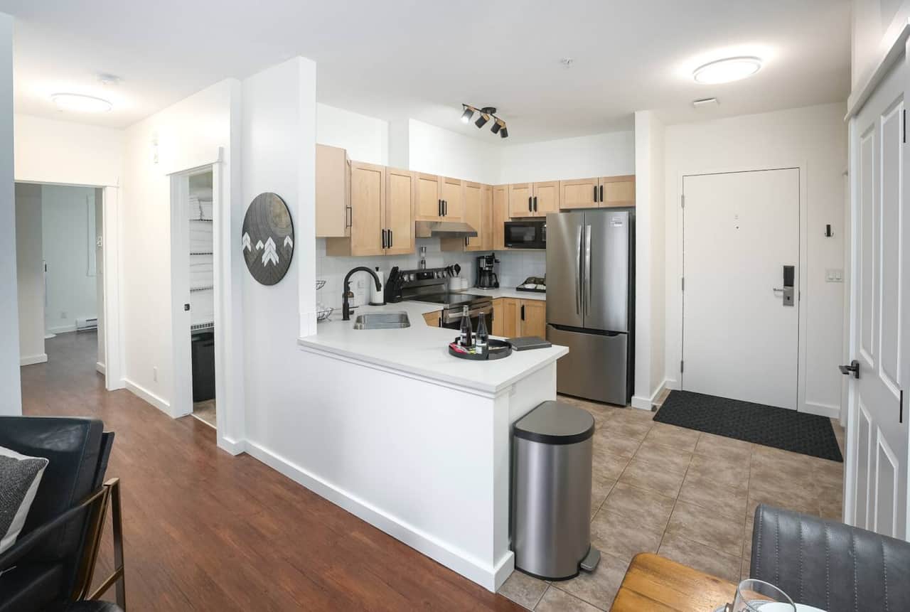 Hallway/Kitchen