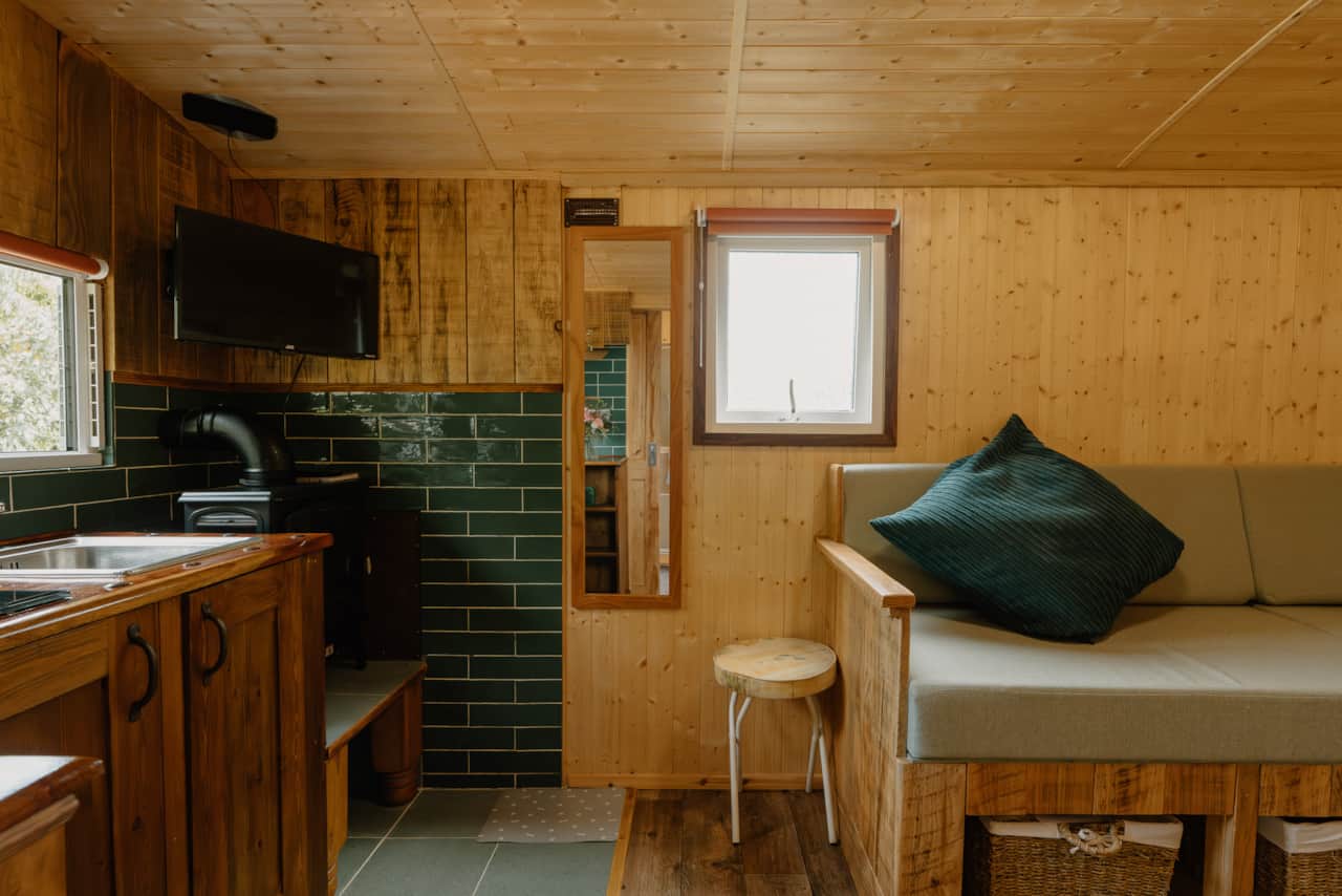 Kitchen & lounge space.