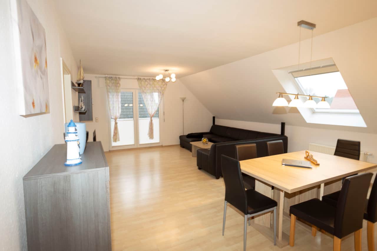 Wohnzimmer mit Essbereich