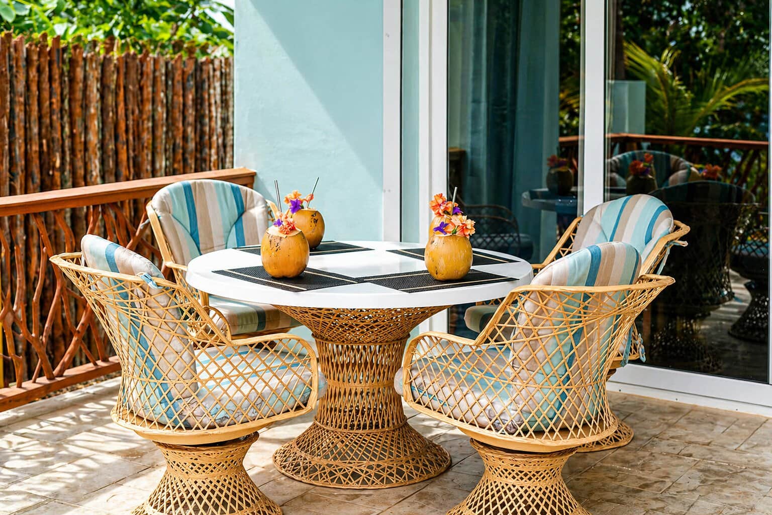 Outdoor Seating with Refreshments.jpg Outdoor Seating with Refreshments.jpg