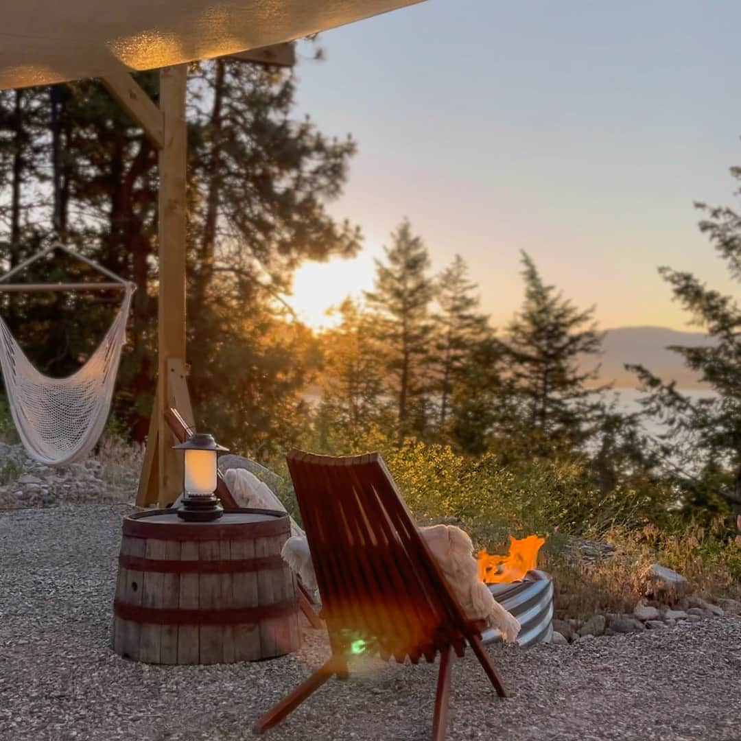 Tent 02’s private firepit🔥 These firepits are not affected by fire bans and we provide propane.